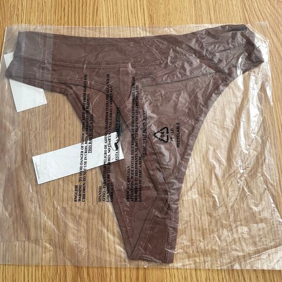 Steve Madden Mesh Thong - Picture 4 of 6